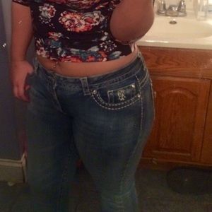 jeans that compliment booty